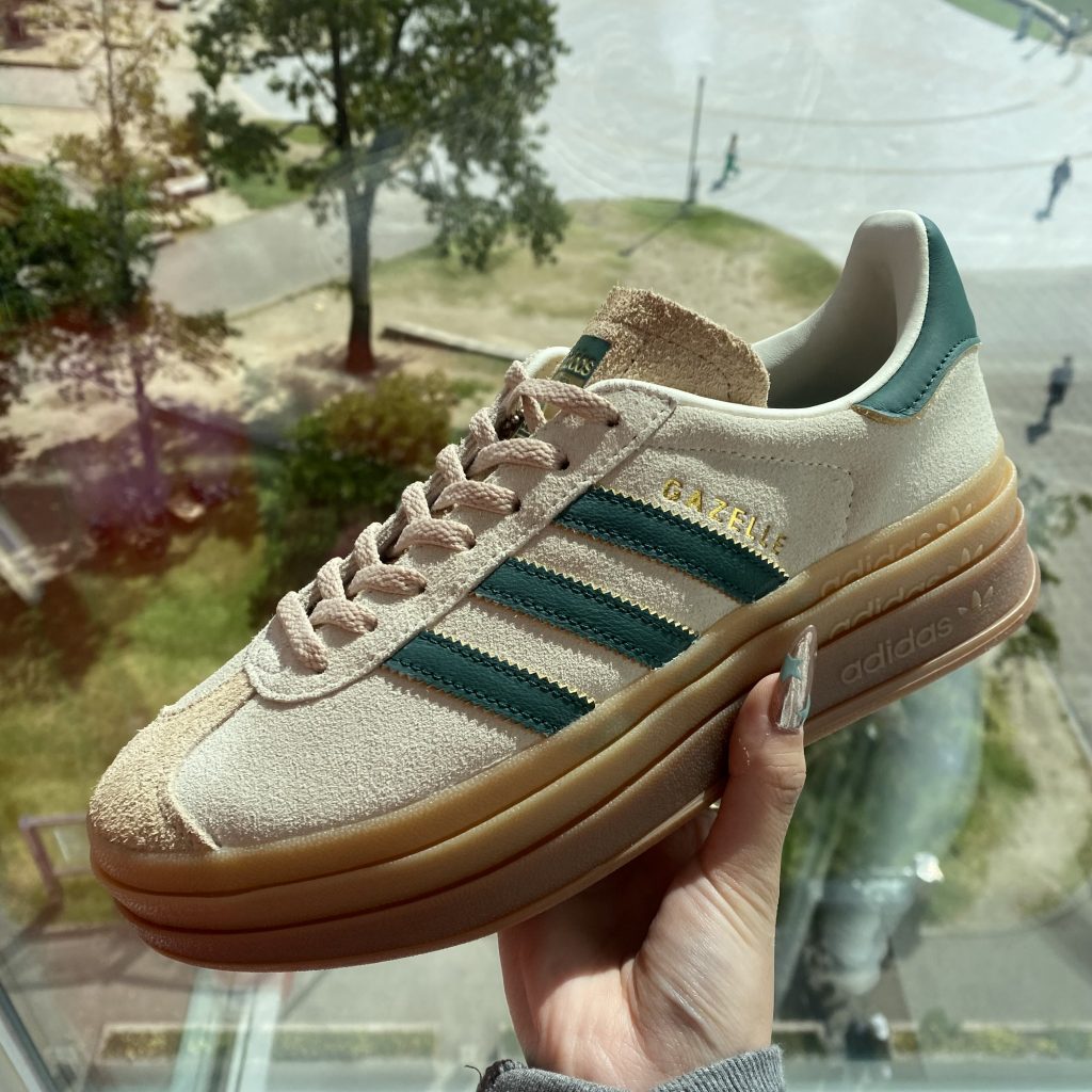 美品 adidas×アトモスピンク ジェニーカオリ セットアップ